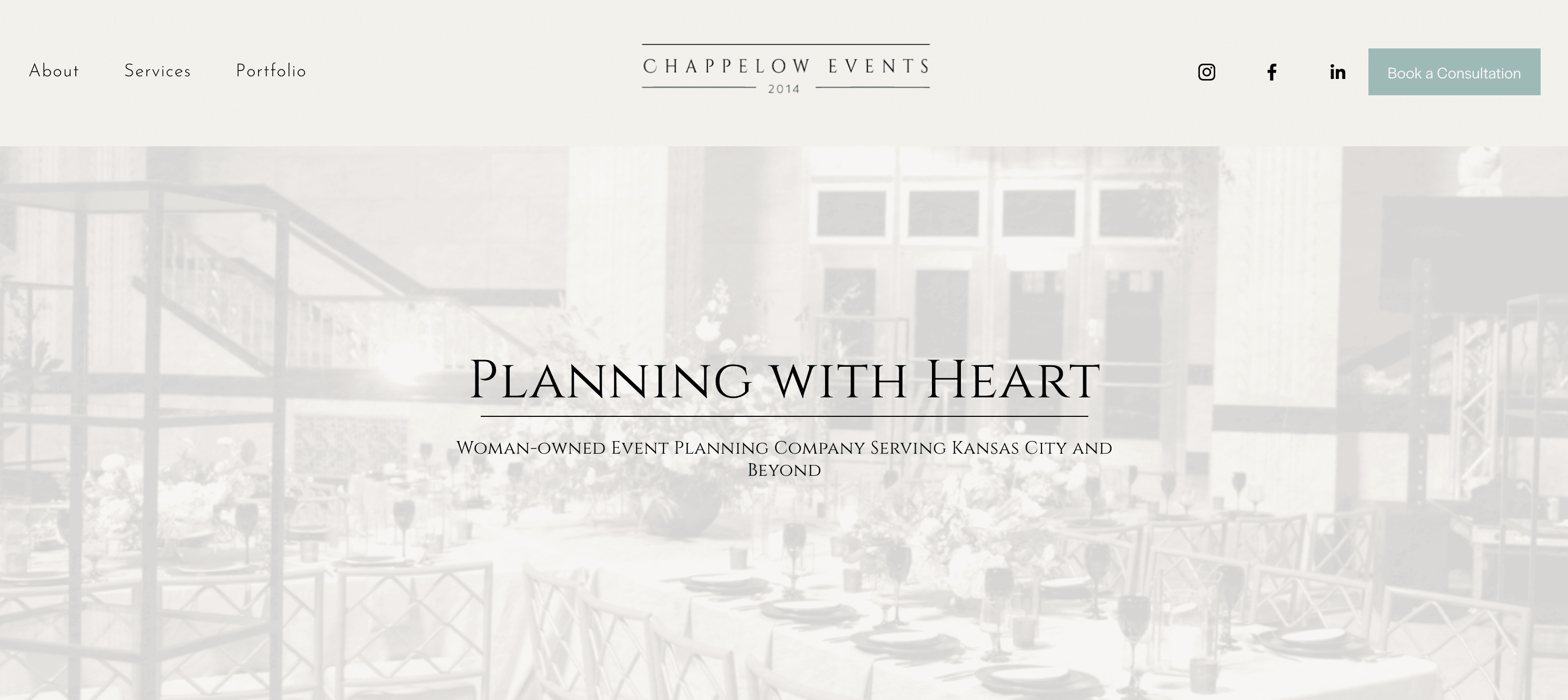 Explore Chappelow Events' vibrant website, a premier events site showcasing exquisite dining setups with floral centerpieces. Discover the expertise of this woman-owned company serving Kansas City and beyond. Ideal for those seeking top-tier event planners!.